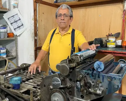 Juan Flores, un maestro de la serigrafía que transforma vidas con su arte y esmero en Culiacán