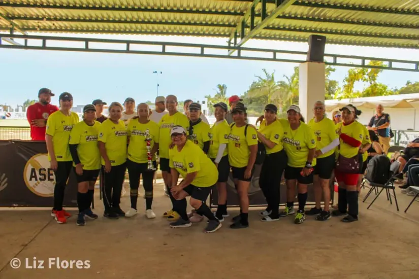 Amarillo no me pongo... color de éxito en el softbol de Villa Juárez