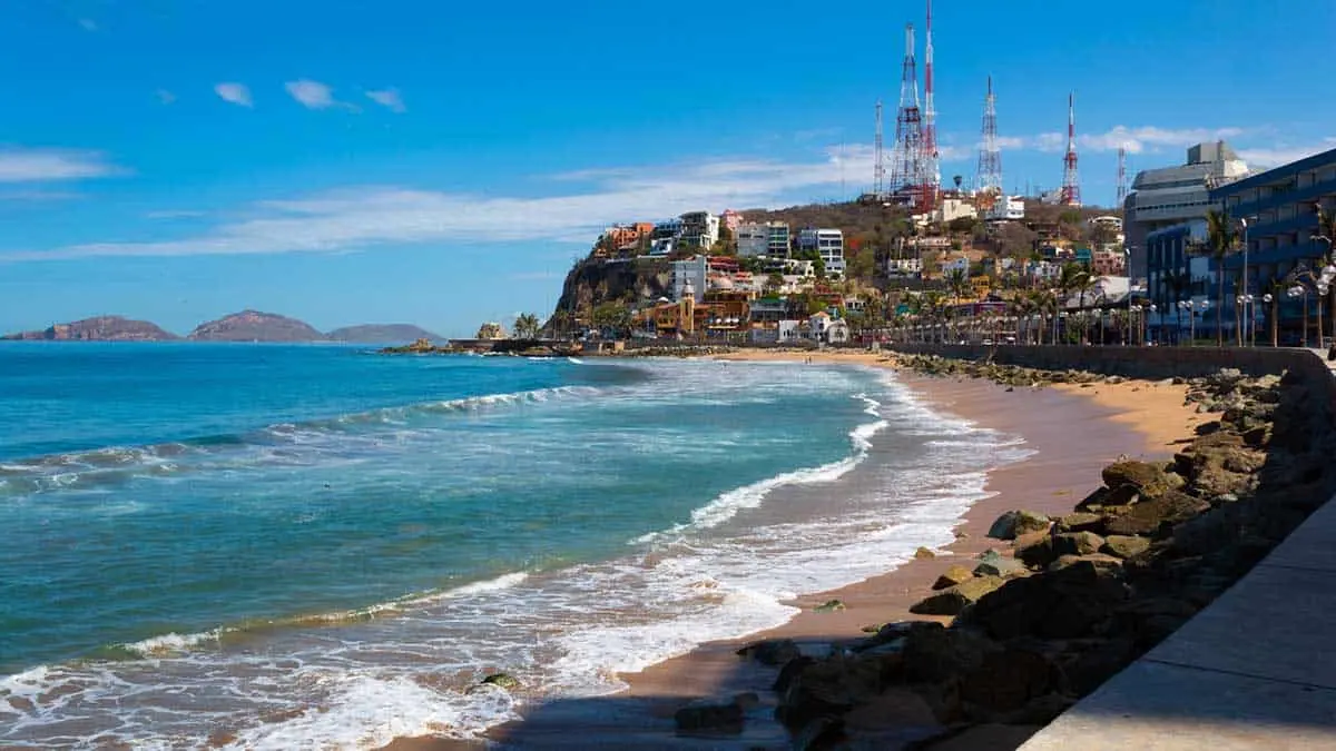 Aquí te decimos los detalles del legendario malecón de Mazatlán. Foto: Getty Images