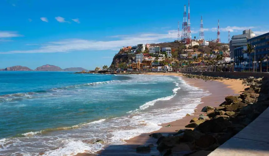 Aquí te decimos los detalles del legendario malecón de Mazatlán. Foto: Getty Images