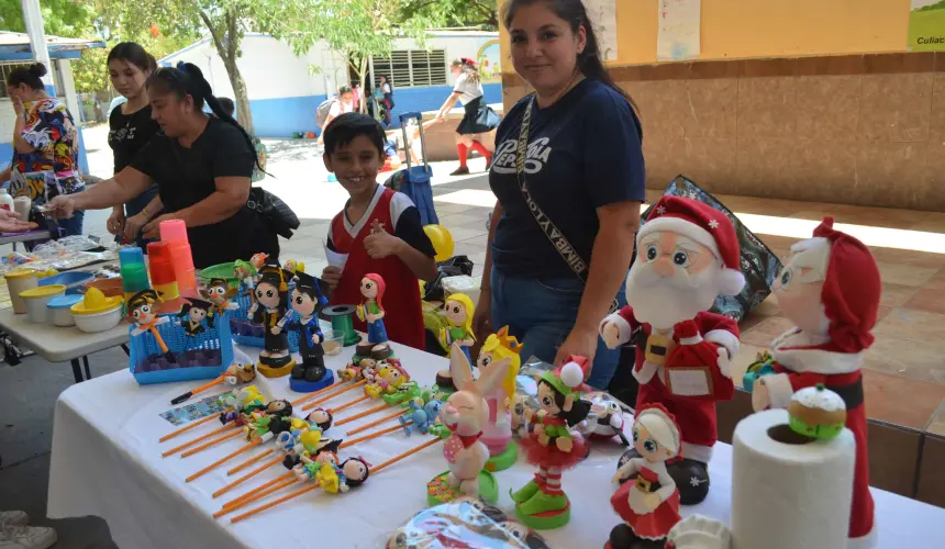 Los padres de familia de la escuela primaria Josué R. Díaz organizaron una Expo Venta, ofreciendo una gran variedad de productos y fomentando la cooperación en la comunidad escolar. Foto: Juan Madrigal