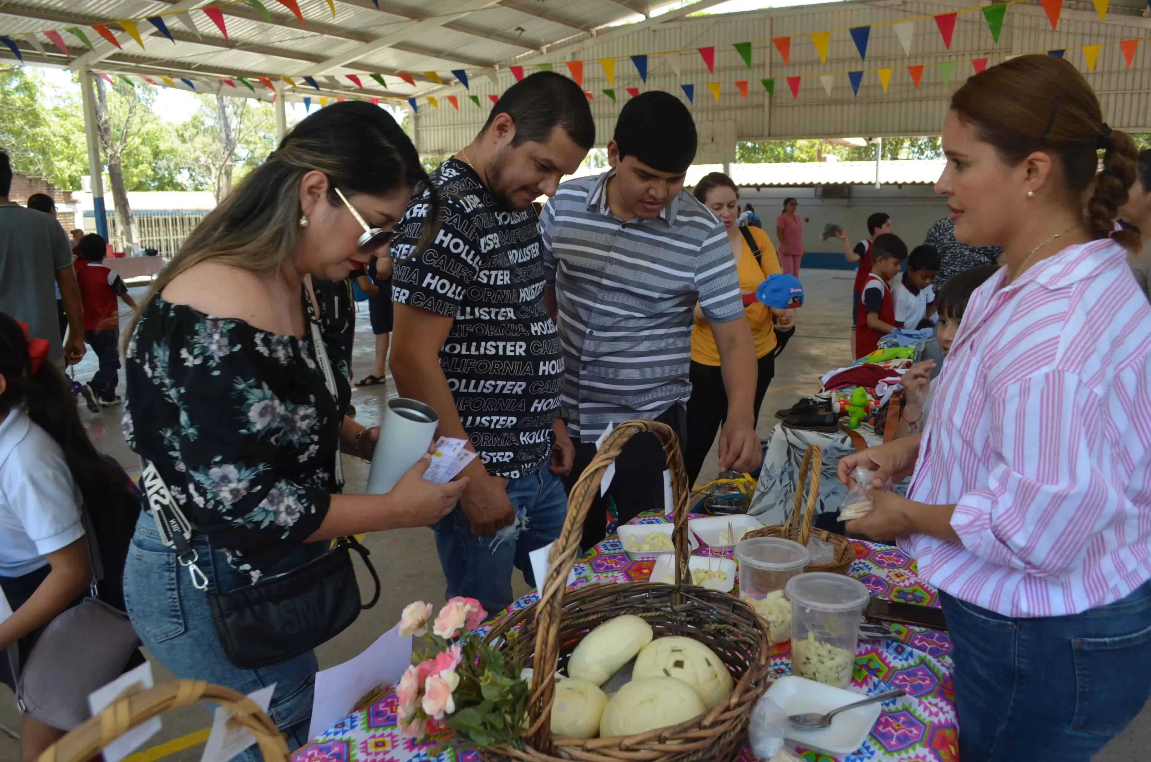 Expo Venta en la primaria, Josué R. Díaz 