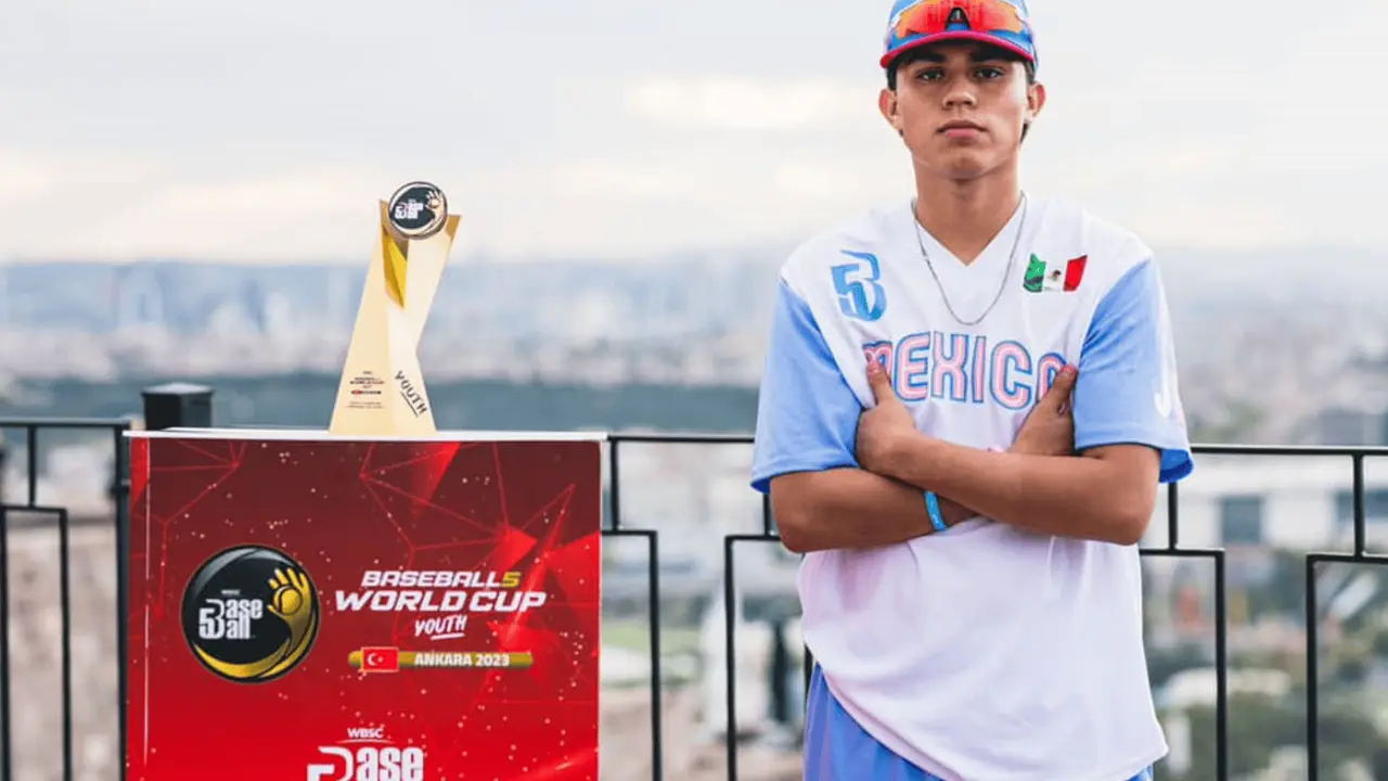 Jesús Javier Santos Jr. es uno de los representantes de la Selección Mexicana de Baseball 5 y es orgullo de Yebavito, Navolato. Foto: Cortesía.