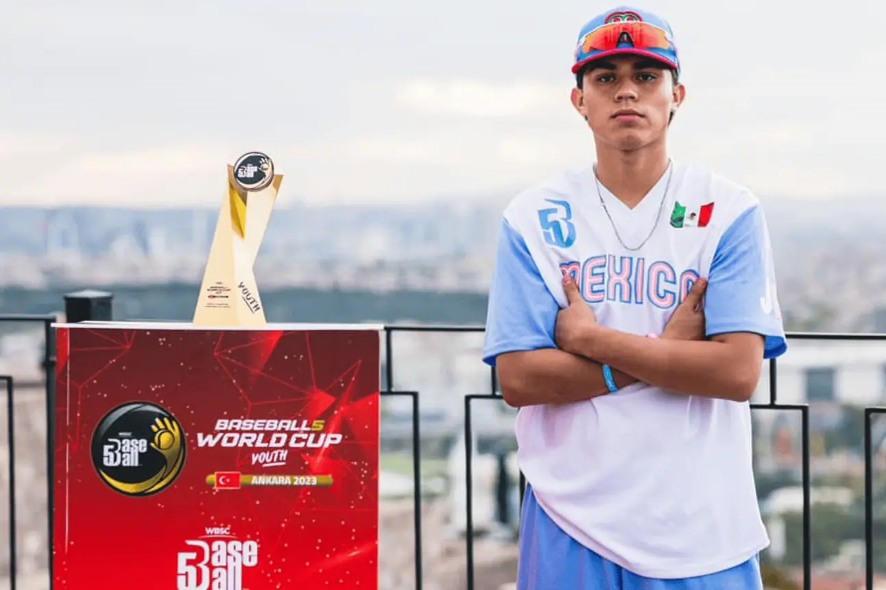 Jesús Javier Santos Jr. es uno de los representantes de la Selección Mexicana de Baseball 5 y es orgullo de Yebavito, Navolato. Foto: Cortesía.