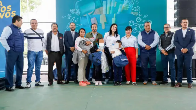 Entregan paquetes de útiles escolares de cara al ciclo escolar 2024-2025 en León. Foto: Cortesía