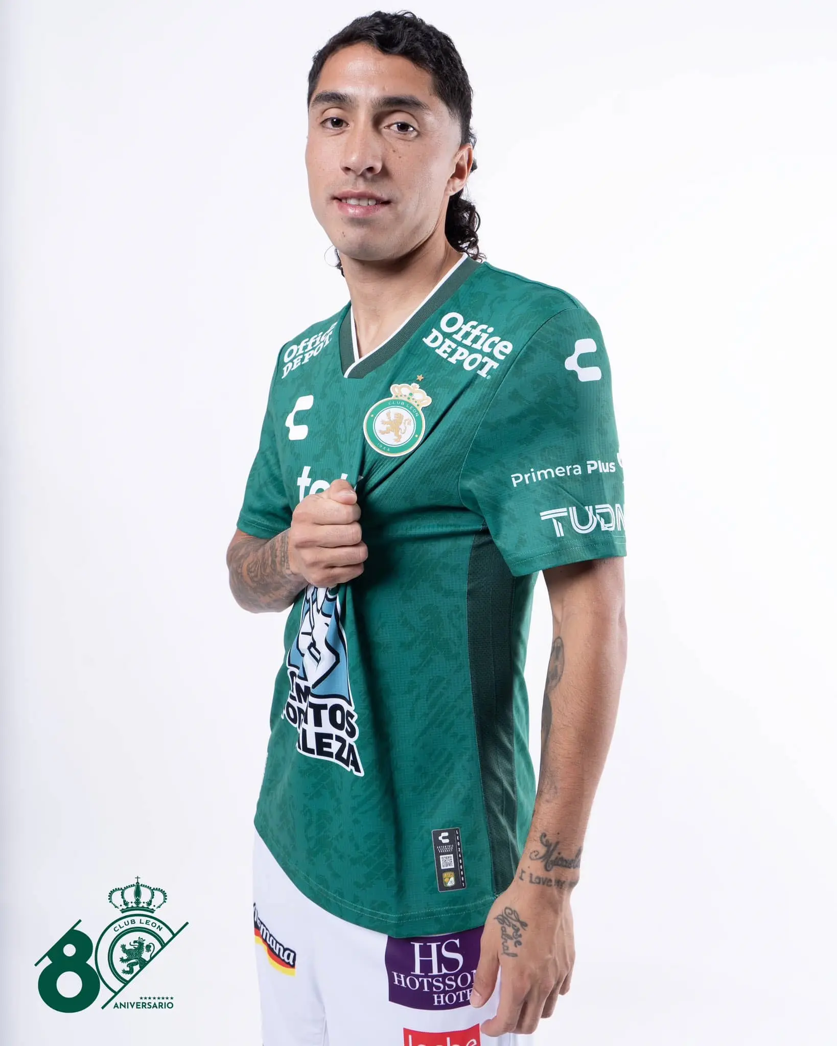 Luciano Cabral con el nuevo jersey | Imagen: @ClubLeón