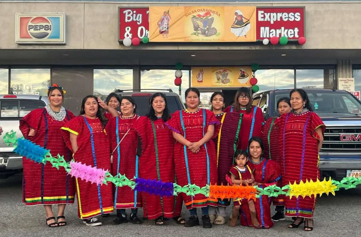 Las emprendedoras triquis decidieron llevar la cocina oaxaqueña a los paisanos en Alaska. Foto: Cortesía