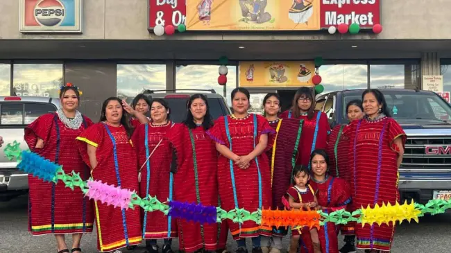 Las emprendedoras triquis decidieron llevar la cocina oaxaqueña a los paisanos en Alaska. Foto: Cortesía