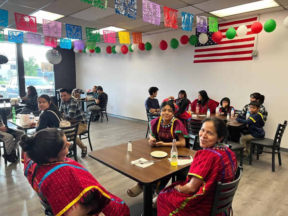 ¡De Oaxaca para el mundo! Paisanas inauguran restaurante oaxaqueño en Alaska