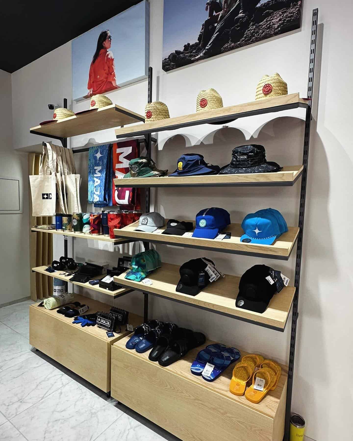 Gorras, playeras, camisas y más productos puedes encontrar en MAJA en Guamúchil