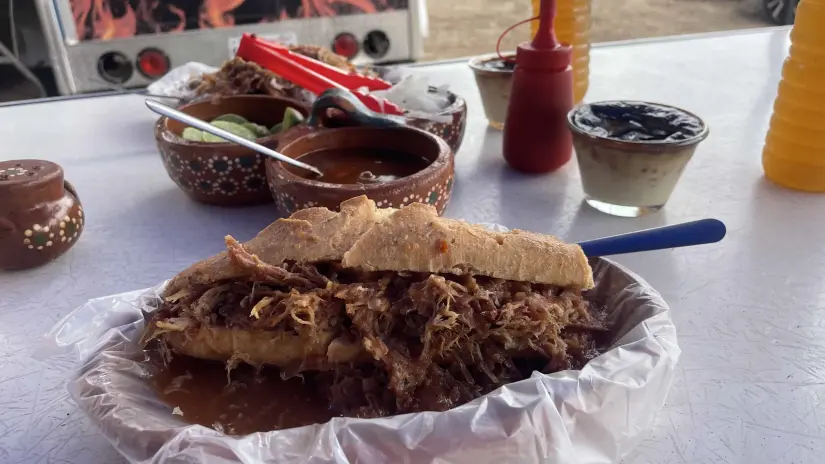 Tortas Ahogadas Tony Culiacán, con la receta original de Jalisco. Foto: Lino Ceballos