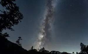 La Vía Láctea se podrá ver sin telescopio: ¿cuándo y cómo ver nuestra galaxia este verano?