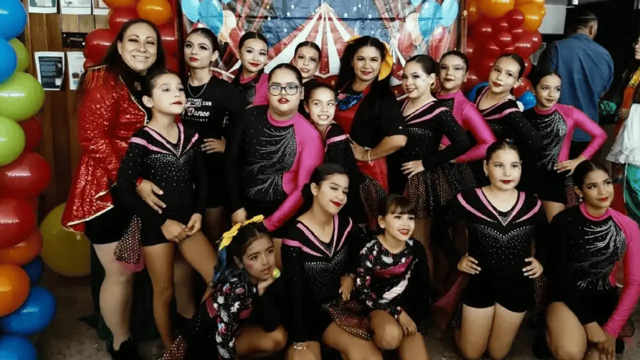 Las integrantes de la Academia de Jazz Martha Bojórquez de Alturas del Sur tuvieron una gran presentación en su cierre de ciclo.