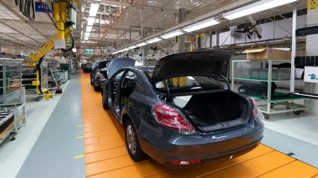 La industria automotriz mantiene su buena racha en México. Foto: Freepik