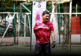 Rompiendo estereotipos: Guillermo Mendoza y su pasión por el fútbol a pesar de la discapacidad