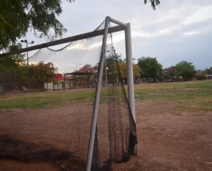 Clínicas de futbol en el campo de la Miguel de la Madrid en Culiacán