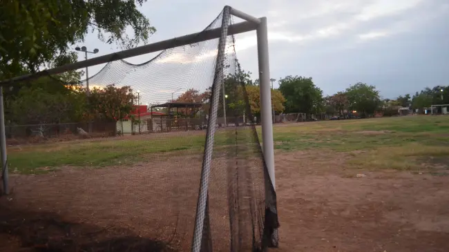 Uno de los objetivos de las clínicas de futbol en el campo de la Miguel de la Madrid es revitalizar el espacio público que se ubica al sur de Culiacán.