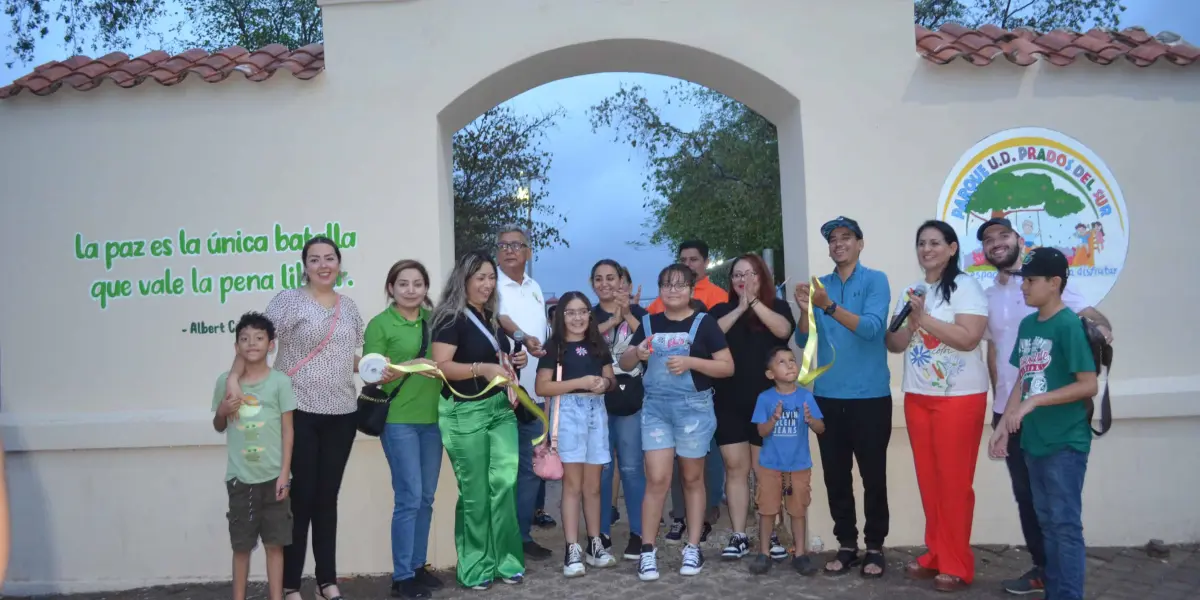 En el Parque de la Unidad Deportiva de Prados del Sur, inauguran fantásticos murales que adornan el espacio público e invitan a los visitantes a un viaje literario. Foto: Juan Madrigal