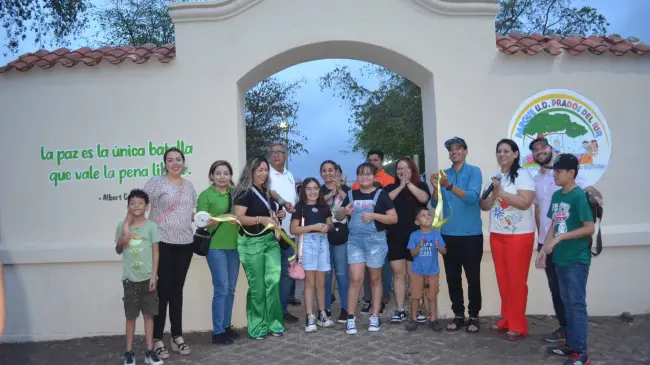 En el Parque de la Unidad Deportiva de Prados del Sur, inauguran fantásticos murales que adornan el espacio público e invitan a los visitantes a un viaje literario. Foto: Juan Madrigal