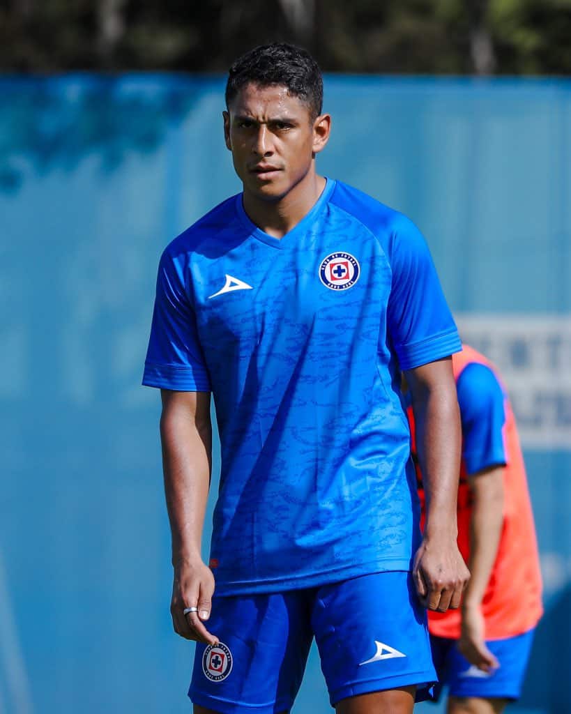 Luis Romo entrenado con la maquina | Imagen: @CruzAzul