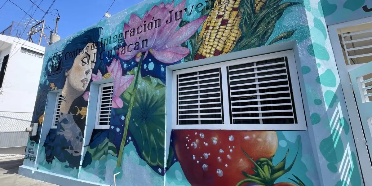 La fachada del Centro de Integración Juvenil luce con un hermoso mural elaborado por pacientes, familiares, colabadores y el artista urbano Dos de Buche. Foto: Lino Ceballos.