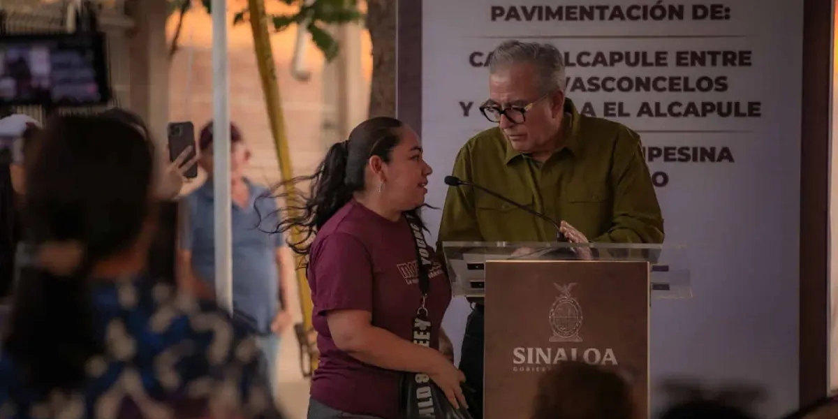 El gobernador de Sinaloa, Rubén Rocha Moya, informó a los habitantes de Las Coloradas que próximamente tendrán una escuela en su sector.