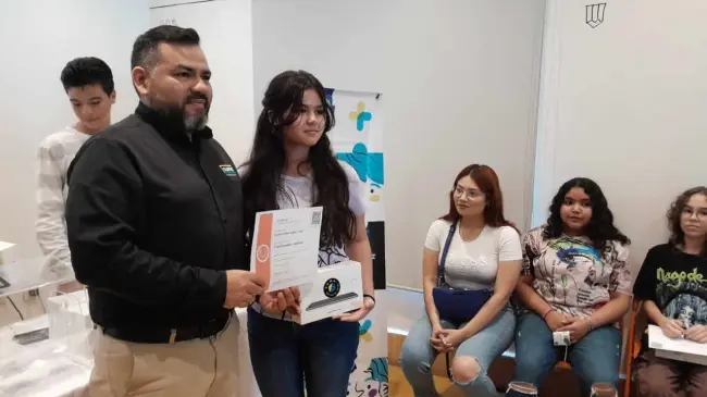 Constancia y estímulos a líderes de paz en Culiacán