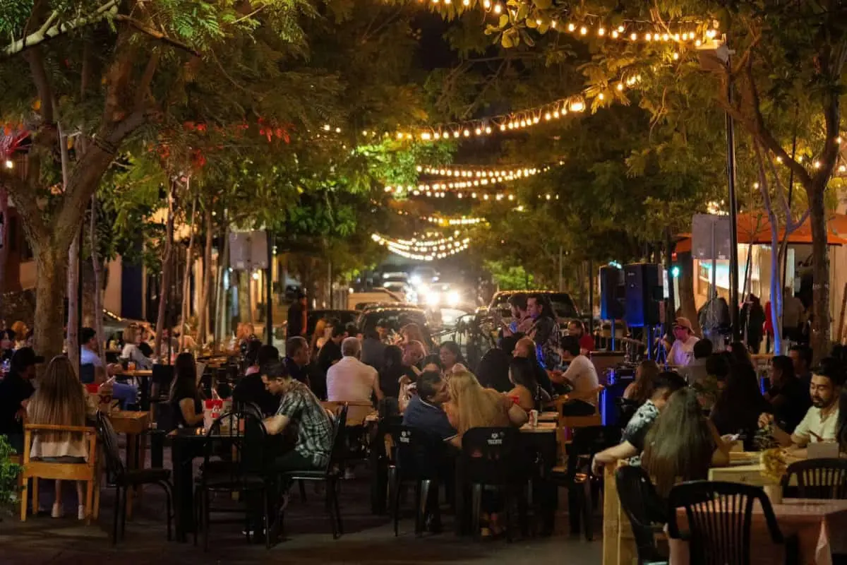 El Paseo del Ángel cuenta con una gran variedad de restaurantes y cafés para todos los gustos.