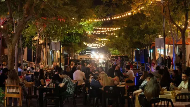 El Paseo del Ángel cuenta con una gran variedad de restaurantes y cafés para todos los gustos.