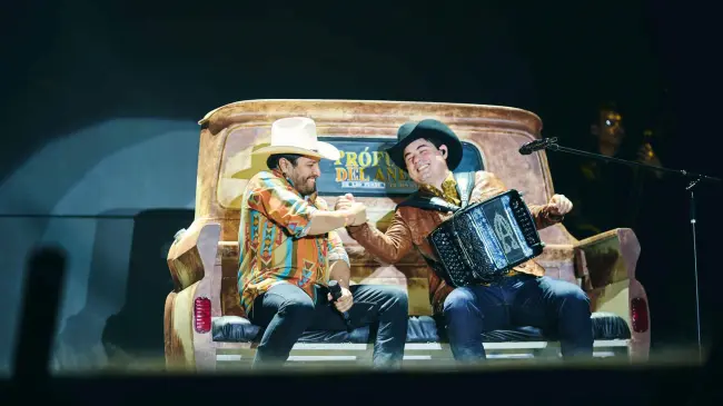 Alfredito Olivas y Julión Álvarez en las Fiestas de Octubre de Guadalajara 2024. Foto: Cortesía