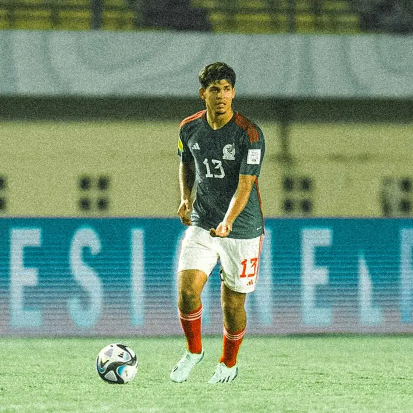 Adrián Pelayo con la selección sub17 | Imagen: @miseleccionsubs