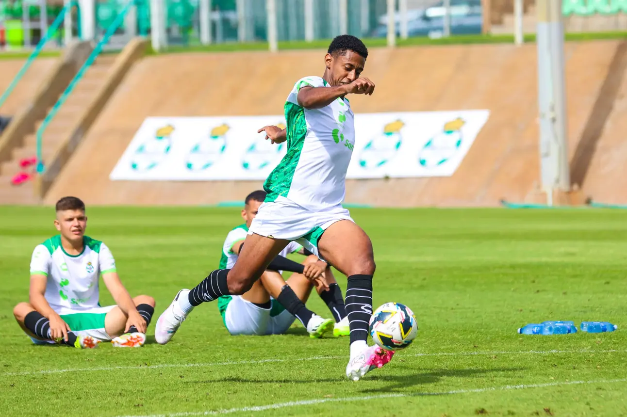 Choco Lozano podría debutar ante Atlas | Imagen: @ClubSantos