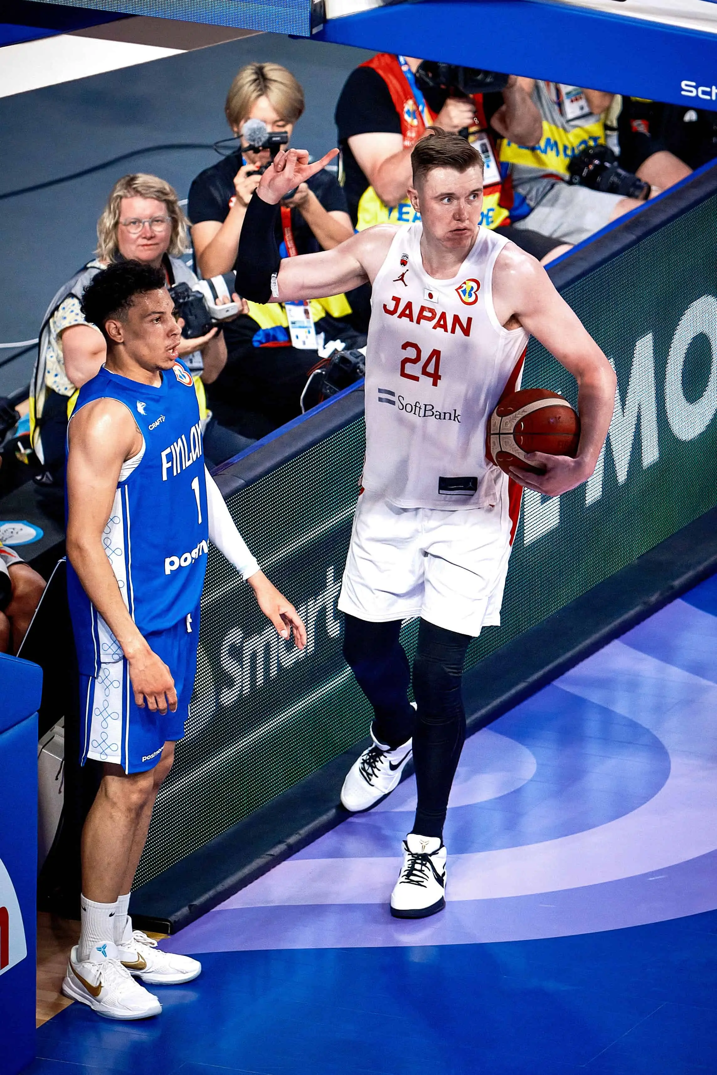 Selección japonesa de basquetbol en un amistoso | Imagen: @FIBAWC