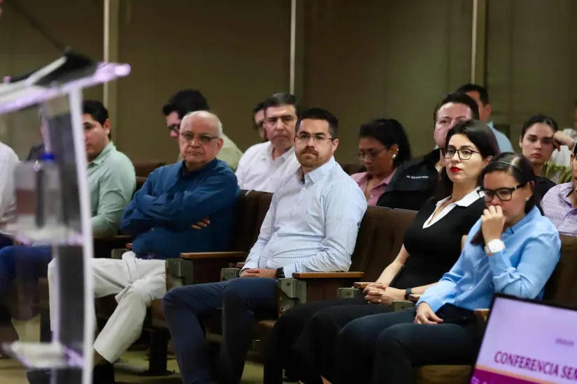 El secretario de Salud, Dr. Cuitláhuac González Galind