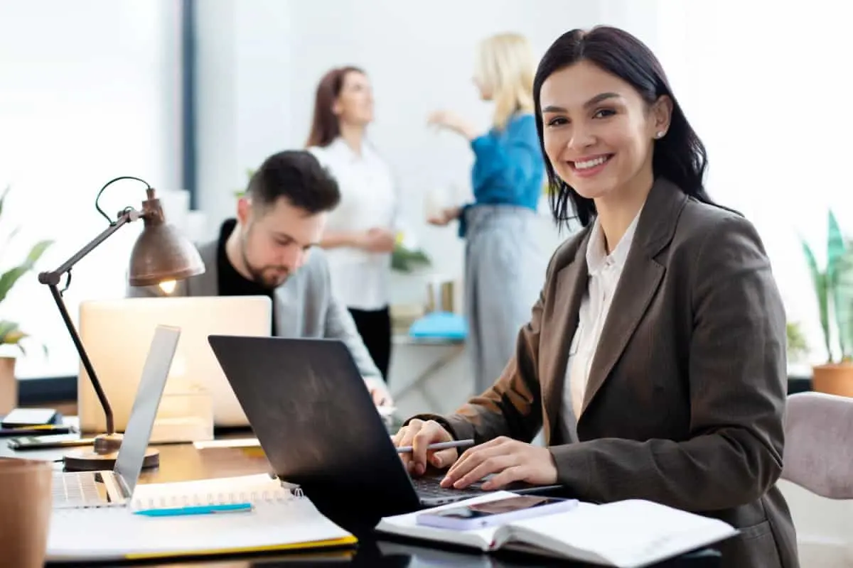 Esta es una fecha muy especial para reconocer la labor de las secretarias en México. Foto: Freepik