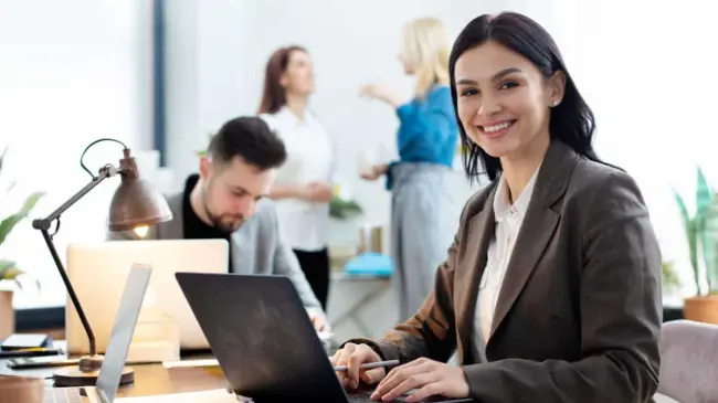 Esta es una fecha muy especial para reconocer la labor de las secretarias en México. Foto: Freepik
