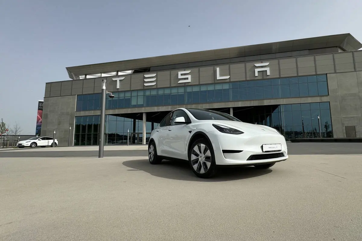 Santander anuncia créditos para compra de autos Tesla