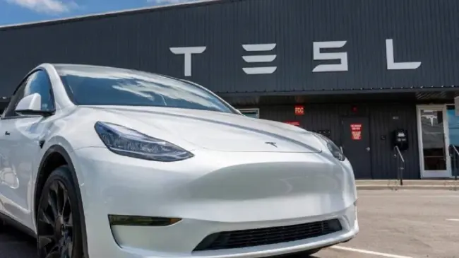 Santander destacó que esto es parte de su plan de impulsar una movilidad más sustentable. Foto: Tesla