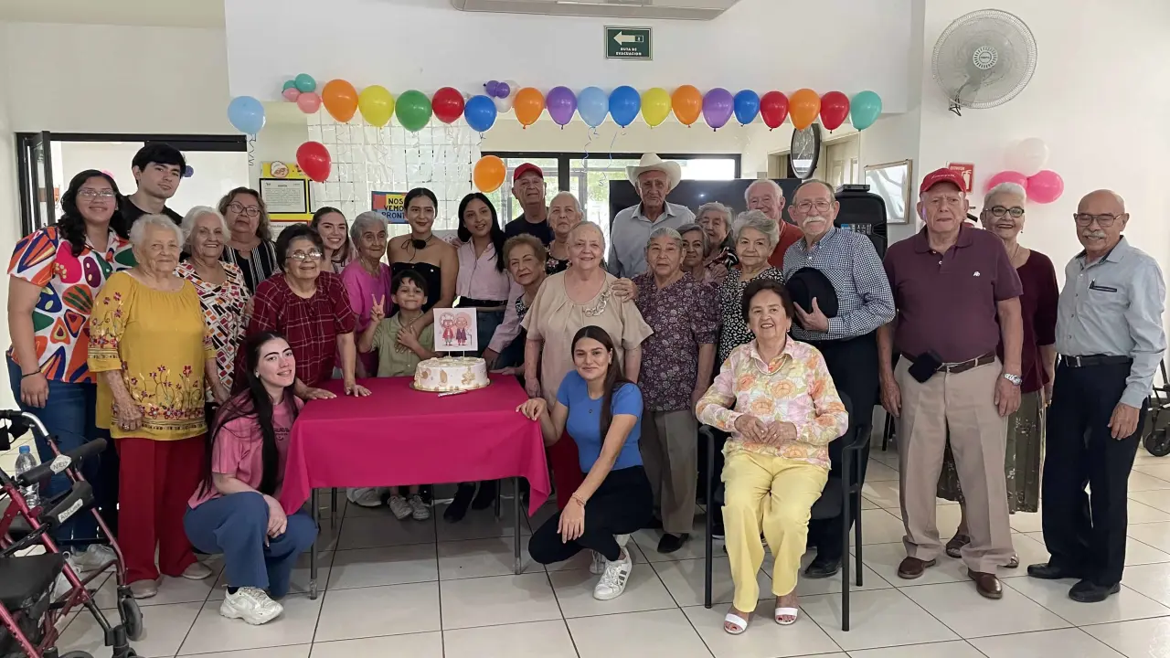 Los adultos mayores celebraron su último día antes de las vacaciones. Foto: TBN
