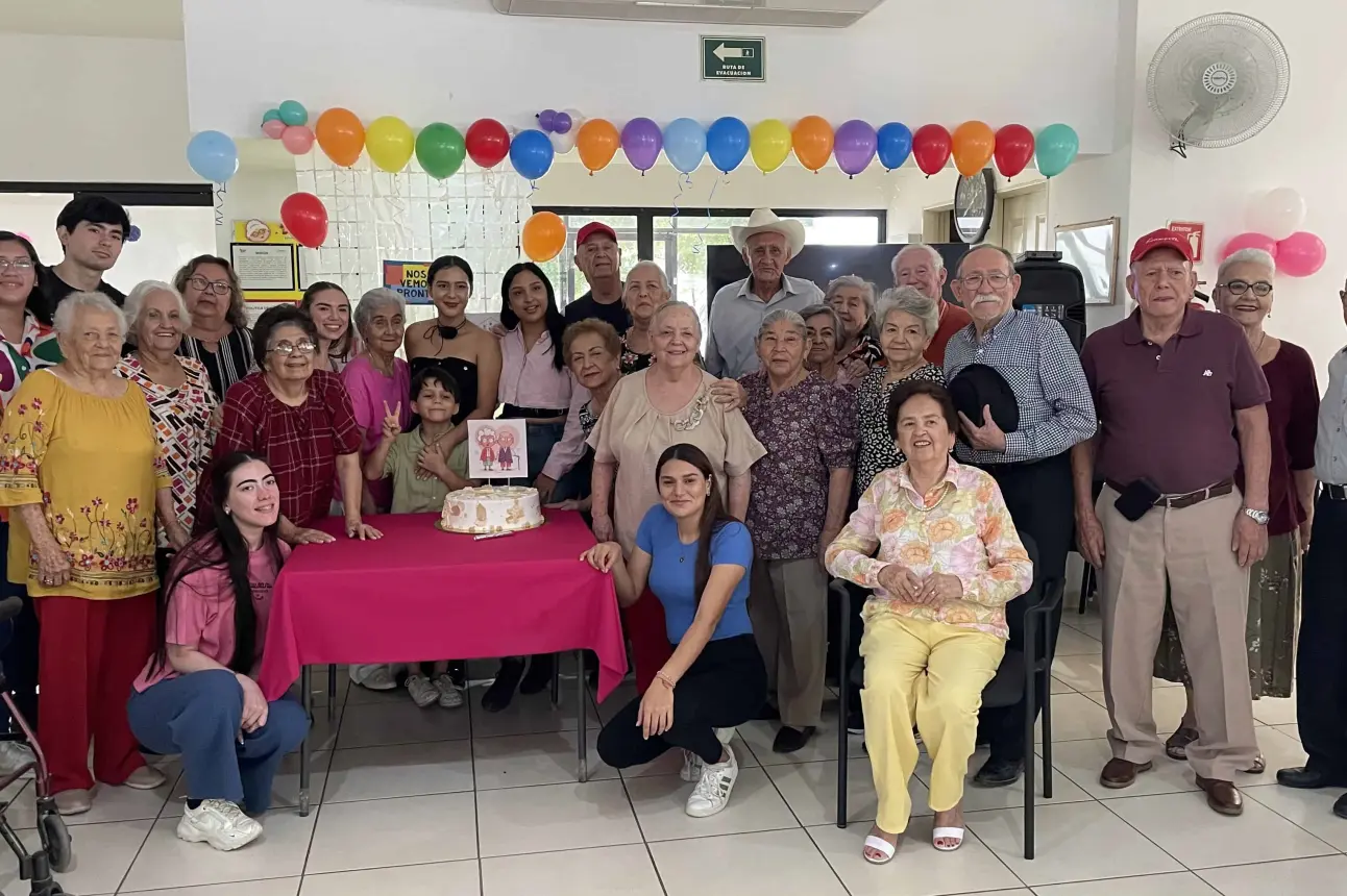 Los adultos mayores celebraron su último día antes de las vacaciones. Foto: TBN