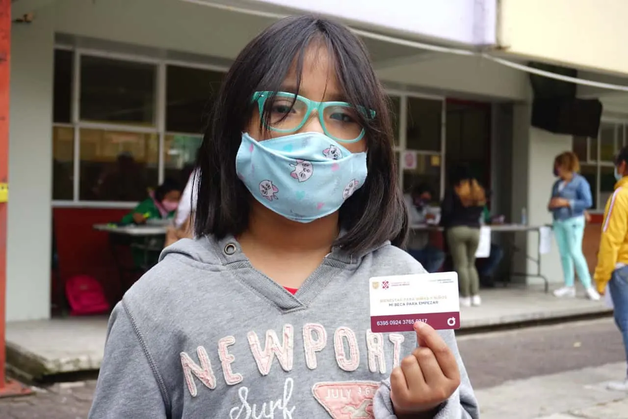 Los estudiantes de la CDMX que tienen Mi Beca Para Empezar recibirán apoyos para útiles y uniformes. Foto: Cortesía