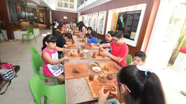 Niños y niñas de Culiacán, se inspiran con el taller Modelado en Barro en el Museo de Historia Regional de Sinaloa.