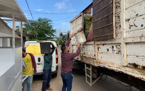 ¡Alto al Dengue! Vecinos eliminan cacharros en la colonia 5 de Febrero en Culiacán