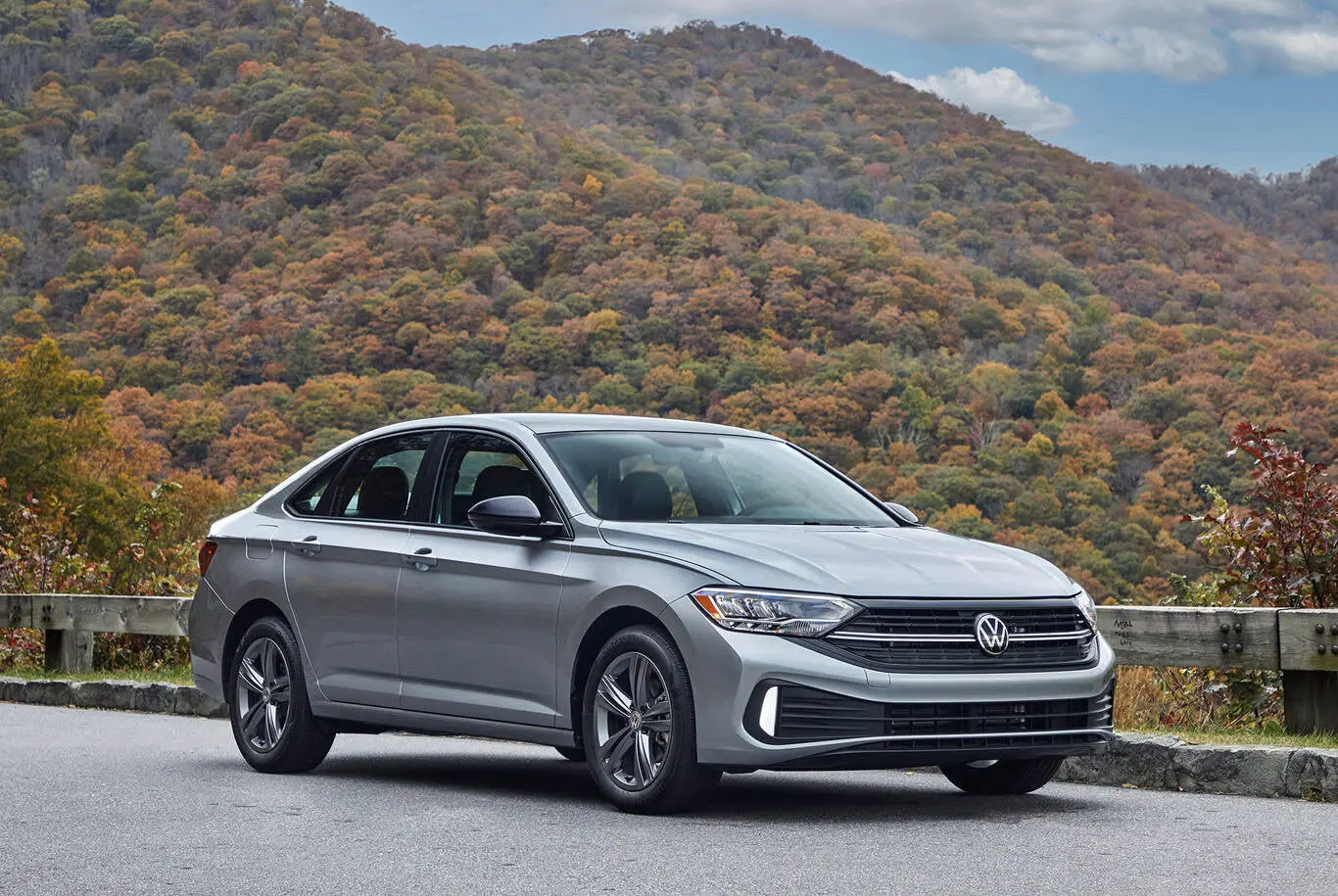 Corolla o Jetta, Cuál automóvil es más barato comprando nuevo