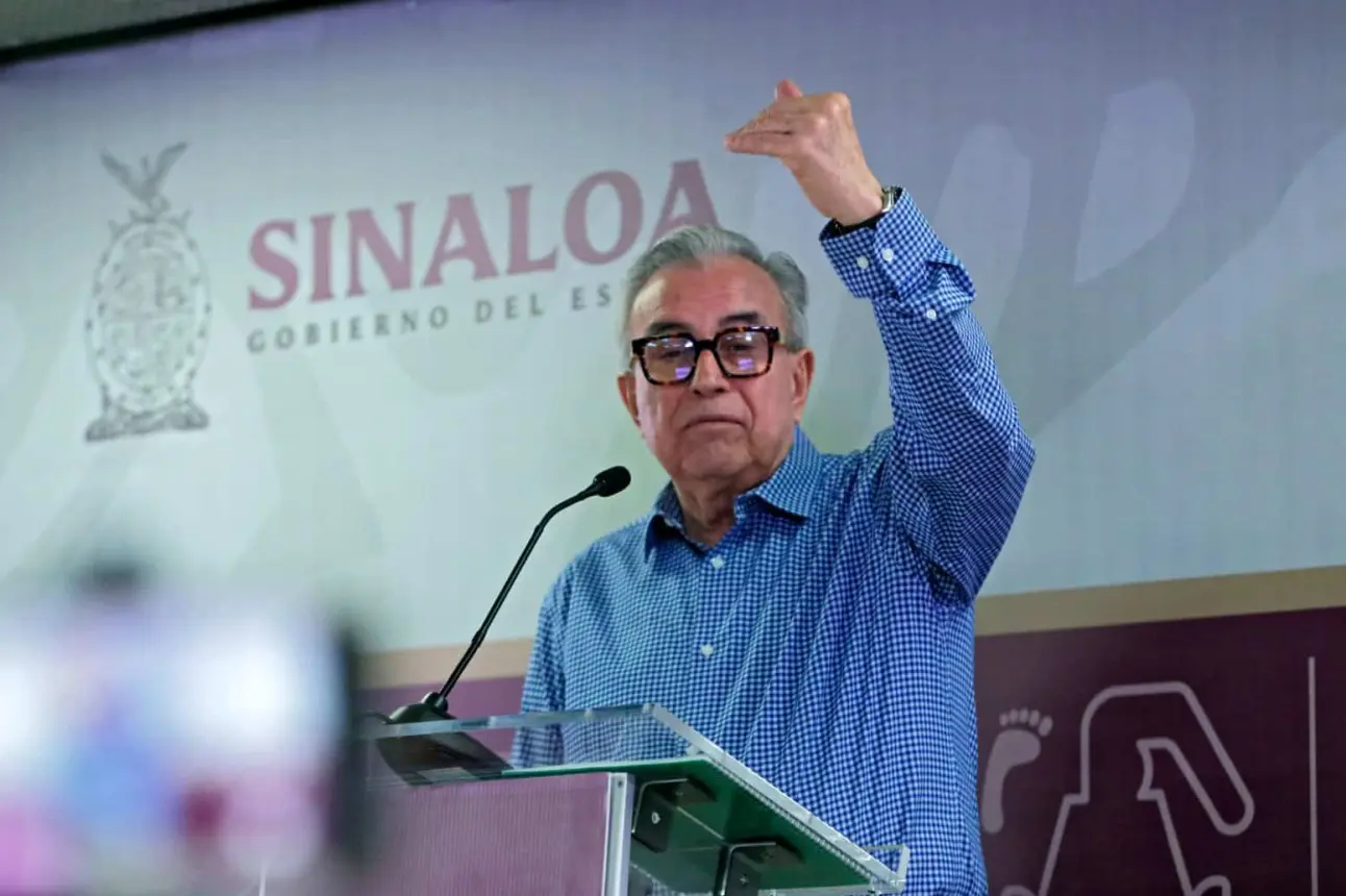 Paga Rocha Moya aumento salarial a maestros jubilados de Sinaloa