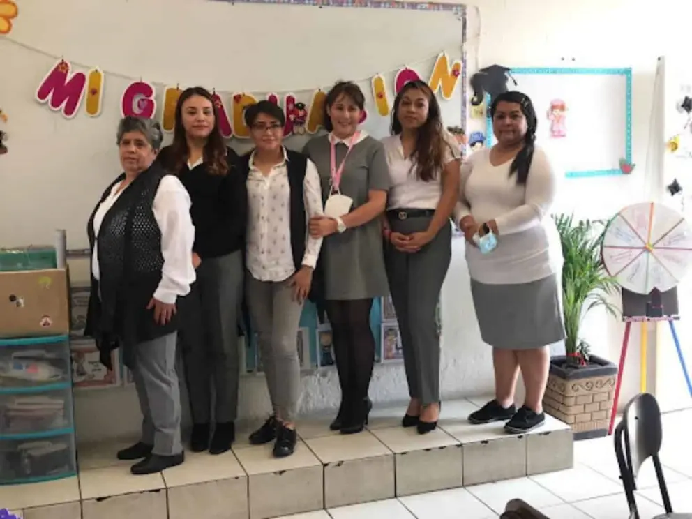 Grisel Gutiérrez Buenrostro, maestra en Tlalnepantla, ayuda a adultos a concluir sus estudios y poder laborar 