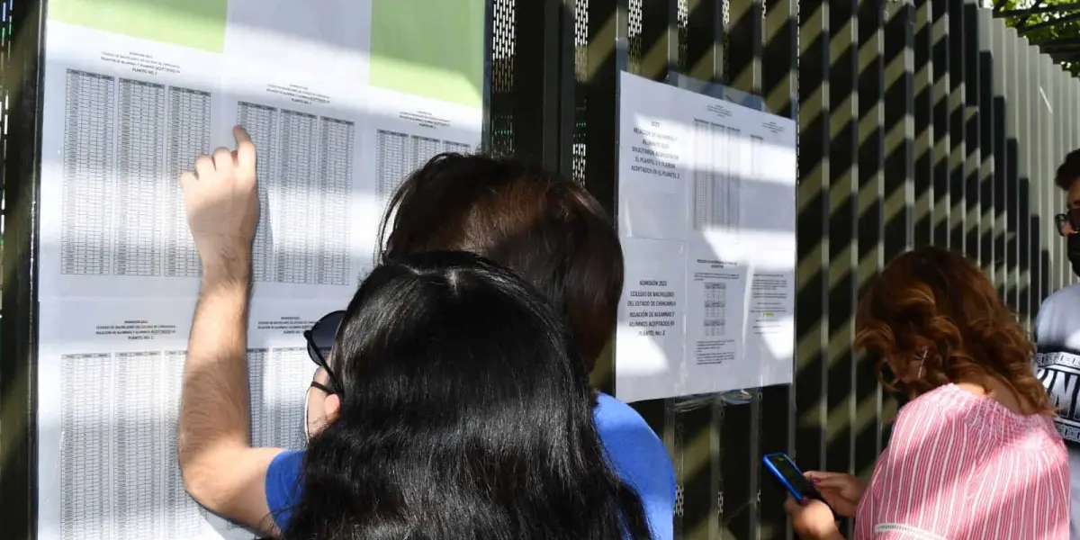 Los estudiantes de Chihuahua, ya pueden revisar en qué preparatoria de Chihuahua, quedaron. Foto: Cortesía