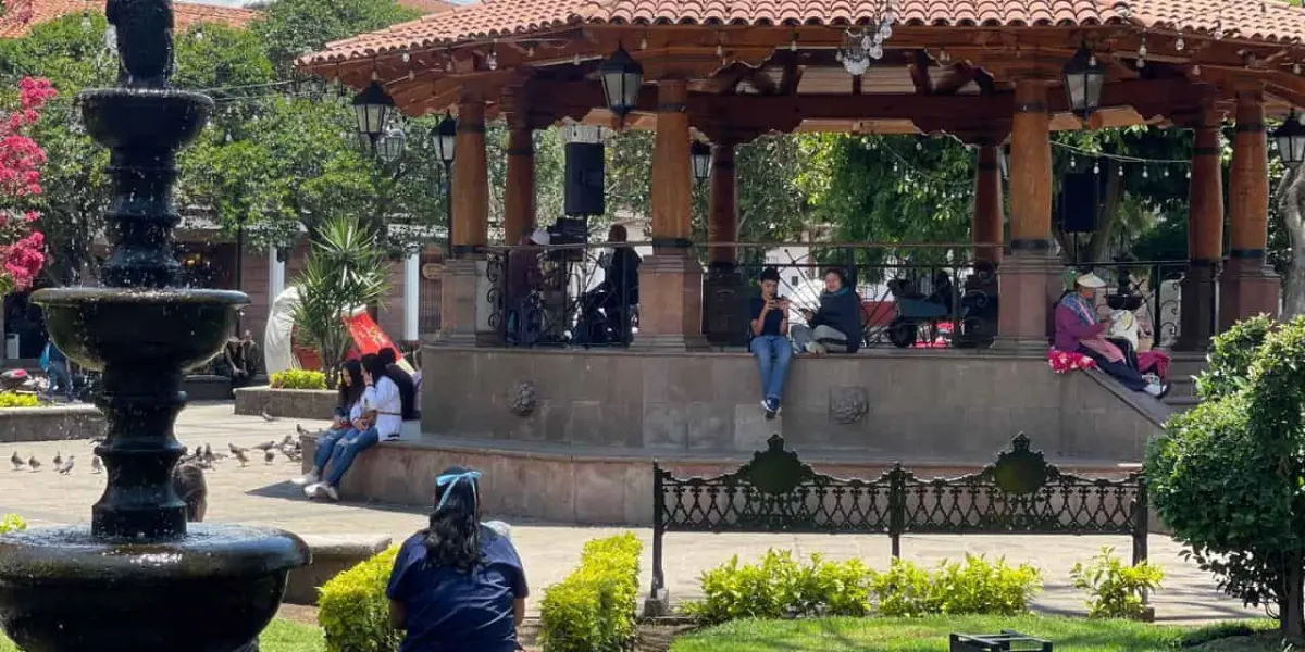 Plaza principal en Valle de Bravo.