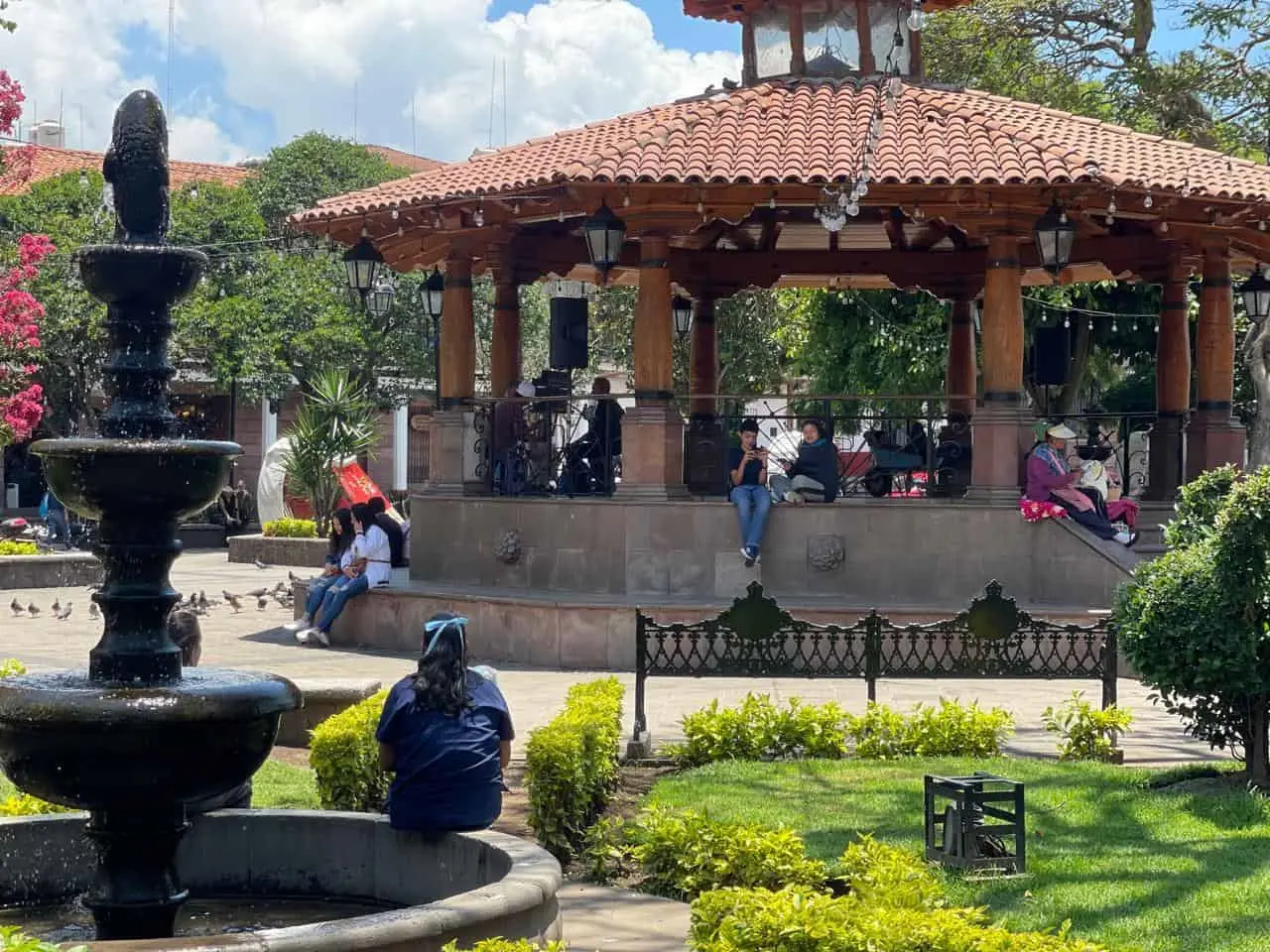 Plaza principal en Valle de Bravo.