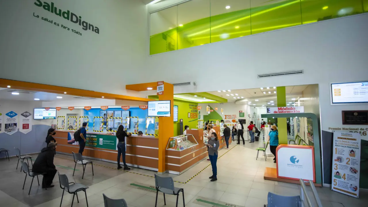 Anuncia Salud Digna nuevo programa de diagnóstico con biopsias de mama y tiroides.